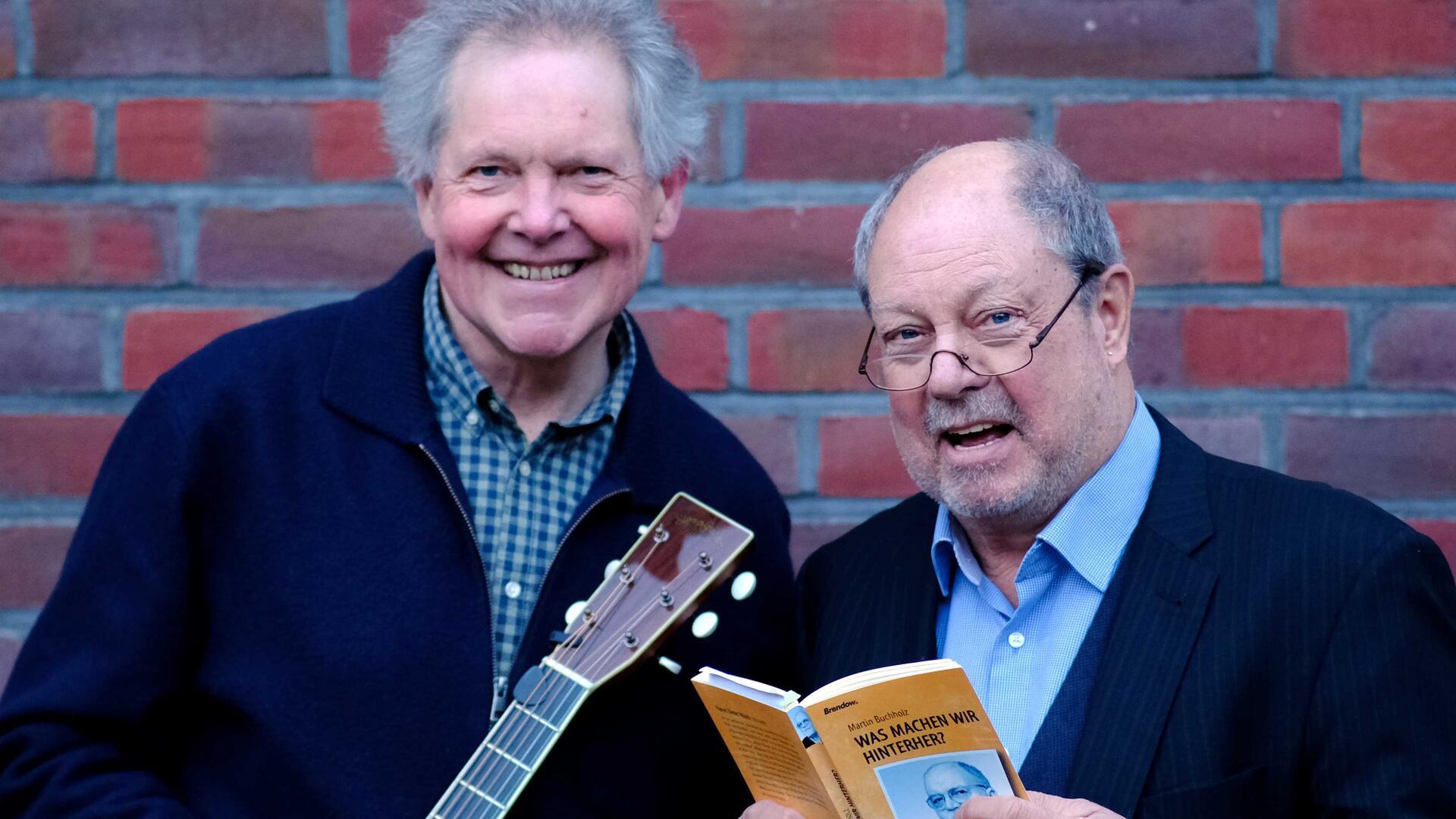 Wilfried Staake (links) und Walter Punke gastieren mit ihrem Programm in der Gedenkstätte Lager Sandbostel. 