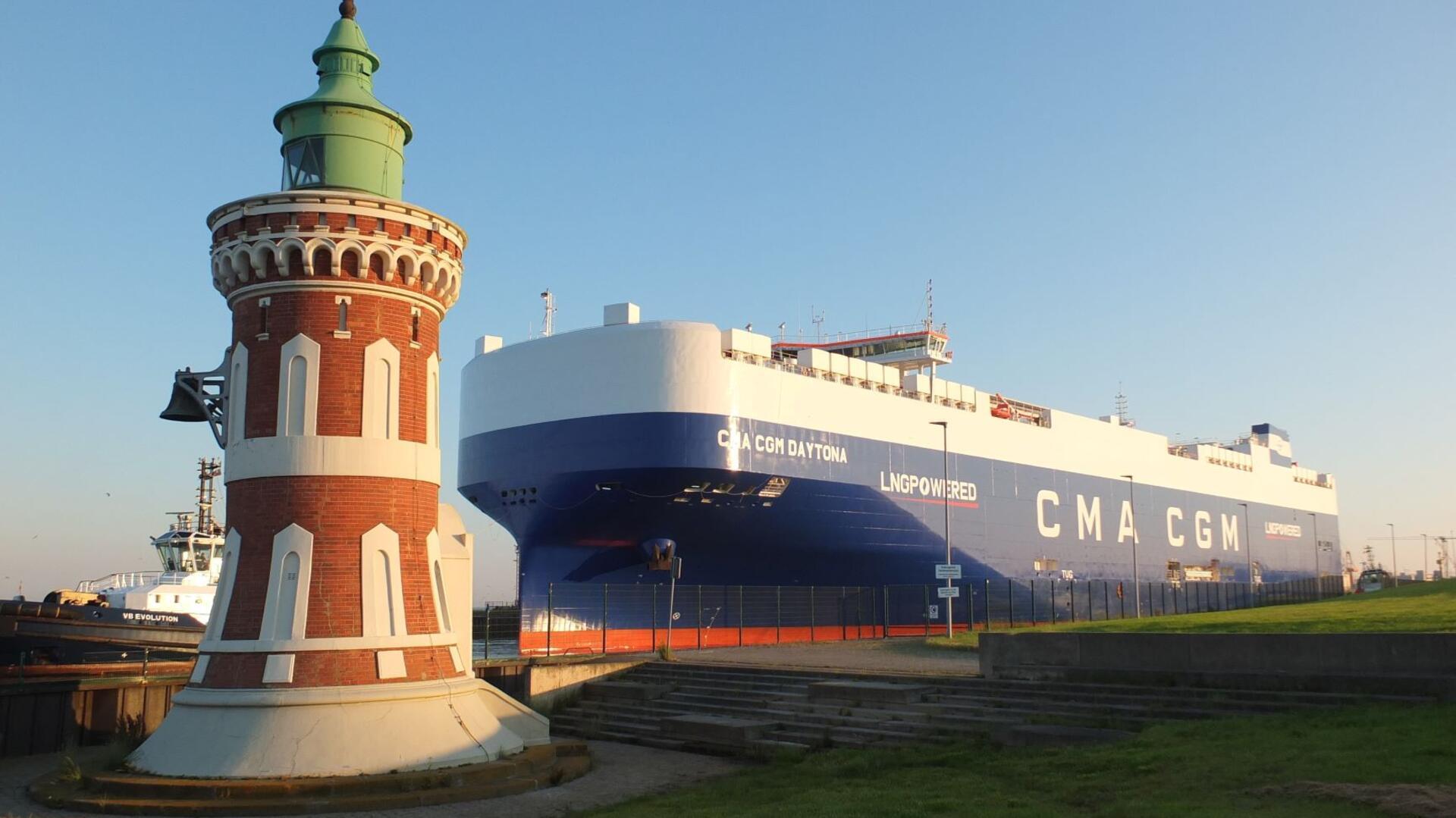 Willkommen in Bremerhaven: Die „CMA CGM Daytona“ auf ihrer Jungfernreise.