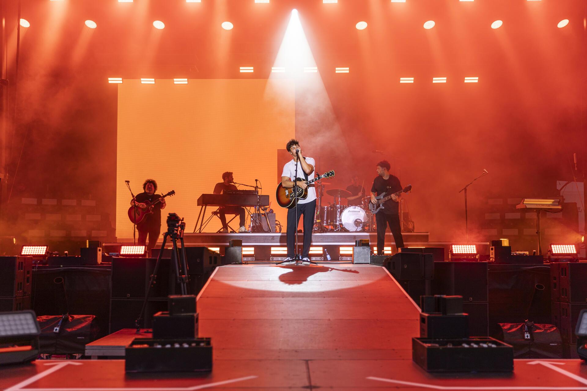 Wincent Weiss rockt die Bühne beim Bremerhavener Open Air Konzert an der Stadtha...