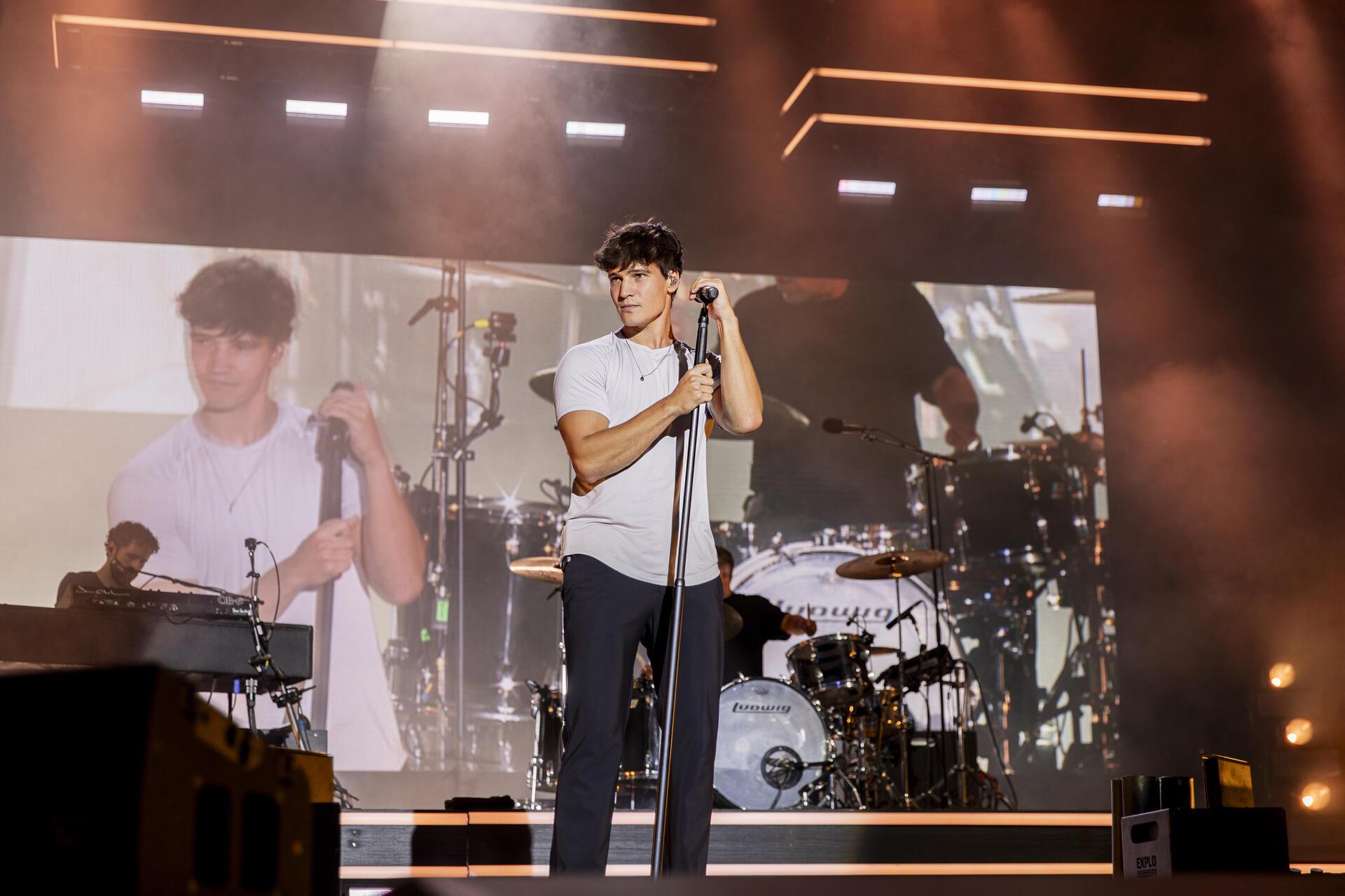 Wincent Weiss rockt die Bühne beim Bremerhavener Open Air Konzert an der Stadtha...