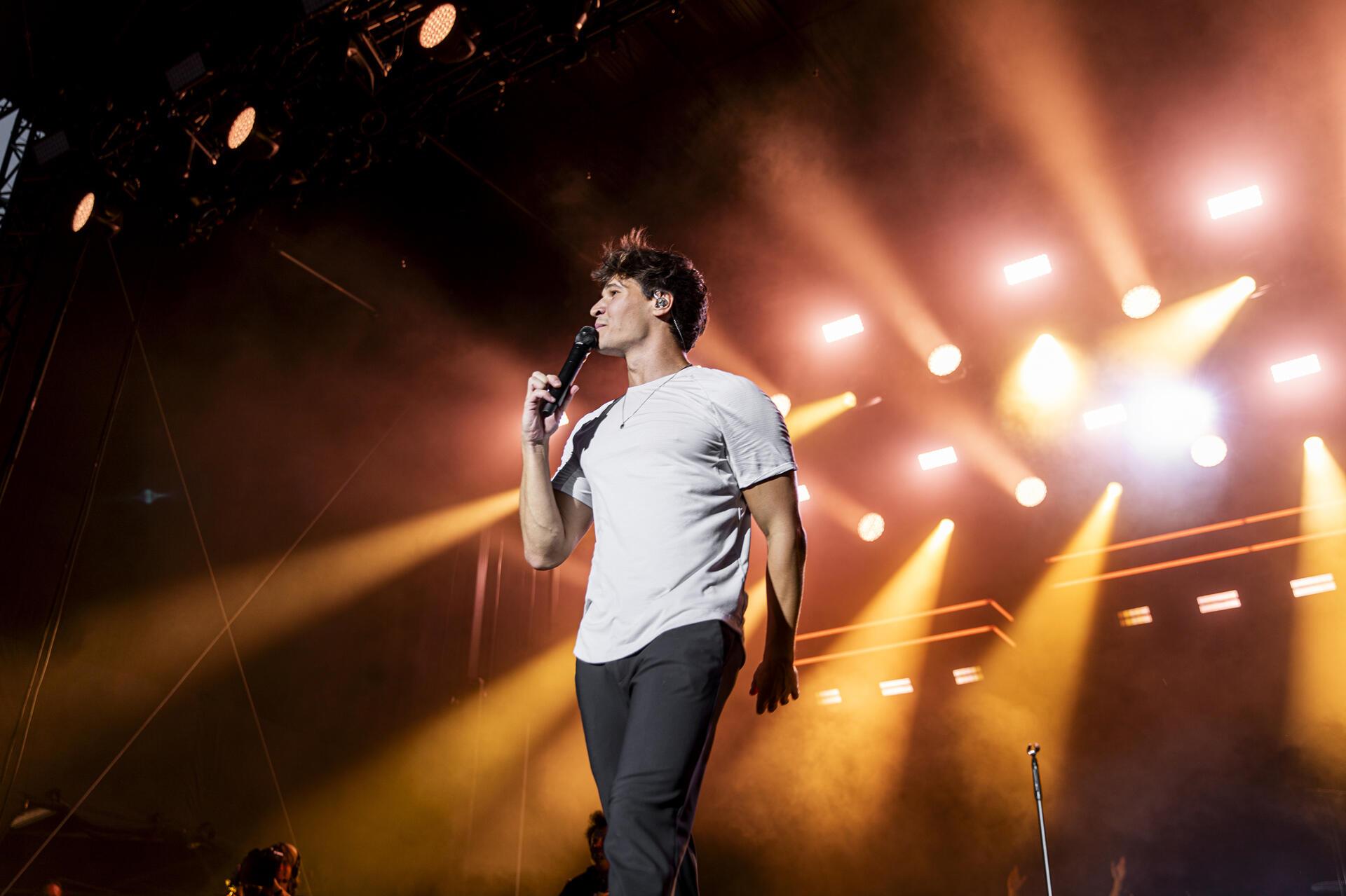 Wincent Weiss rockt die Bühne beim Bremerhavener Open Air Konzert an der Stadtha...