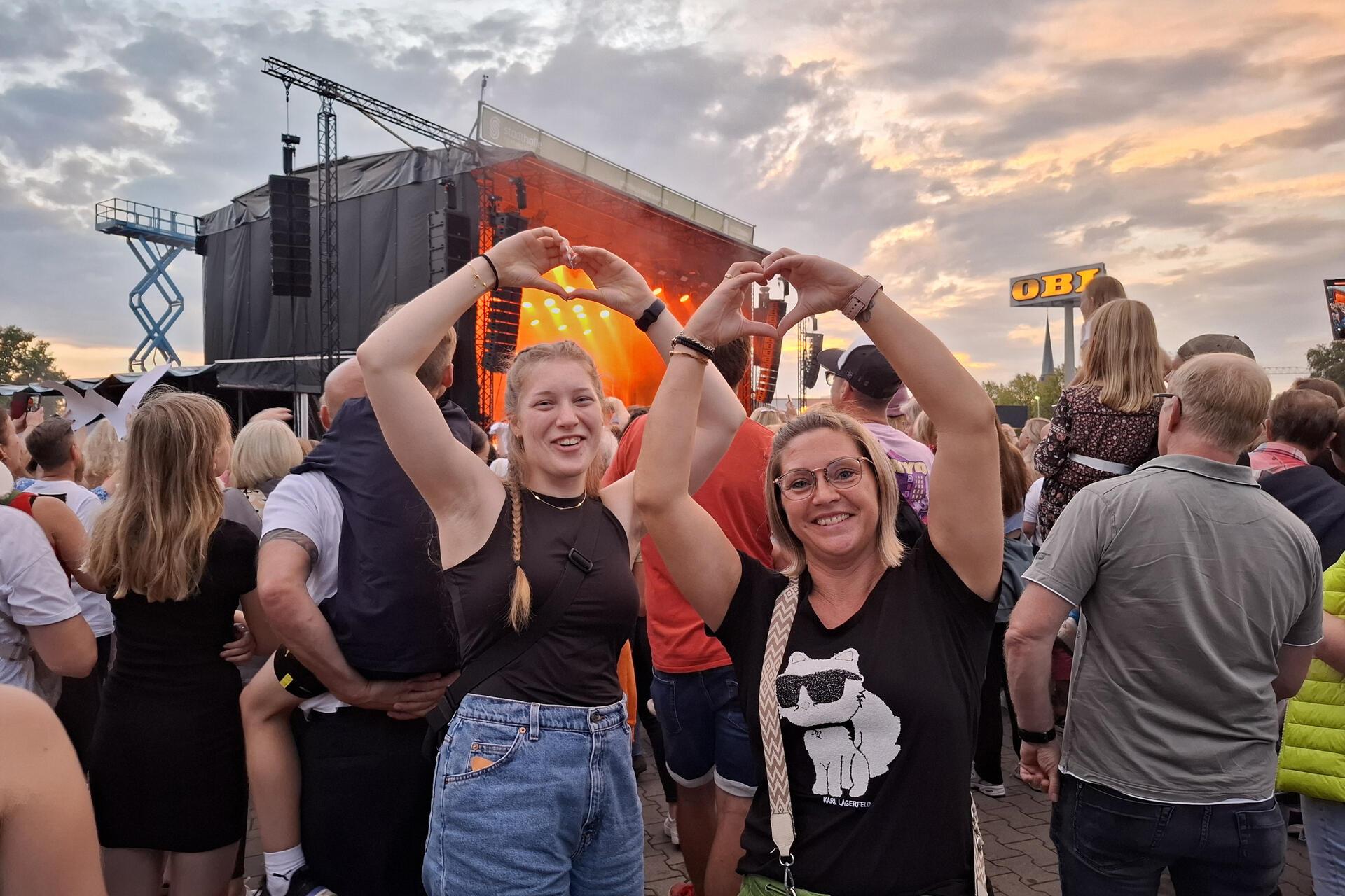 Wincent Weiss rockt die Bühne beim Bremerhavener Open Air Konzert an der Stadtha...