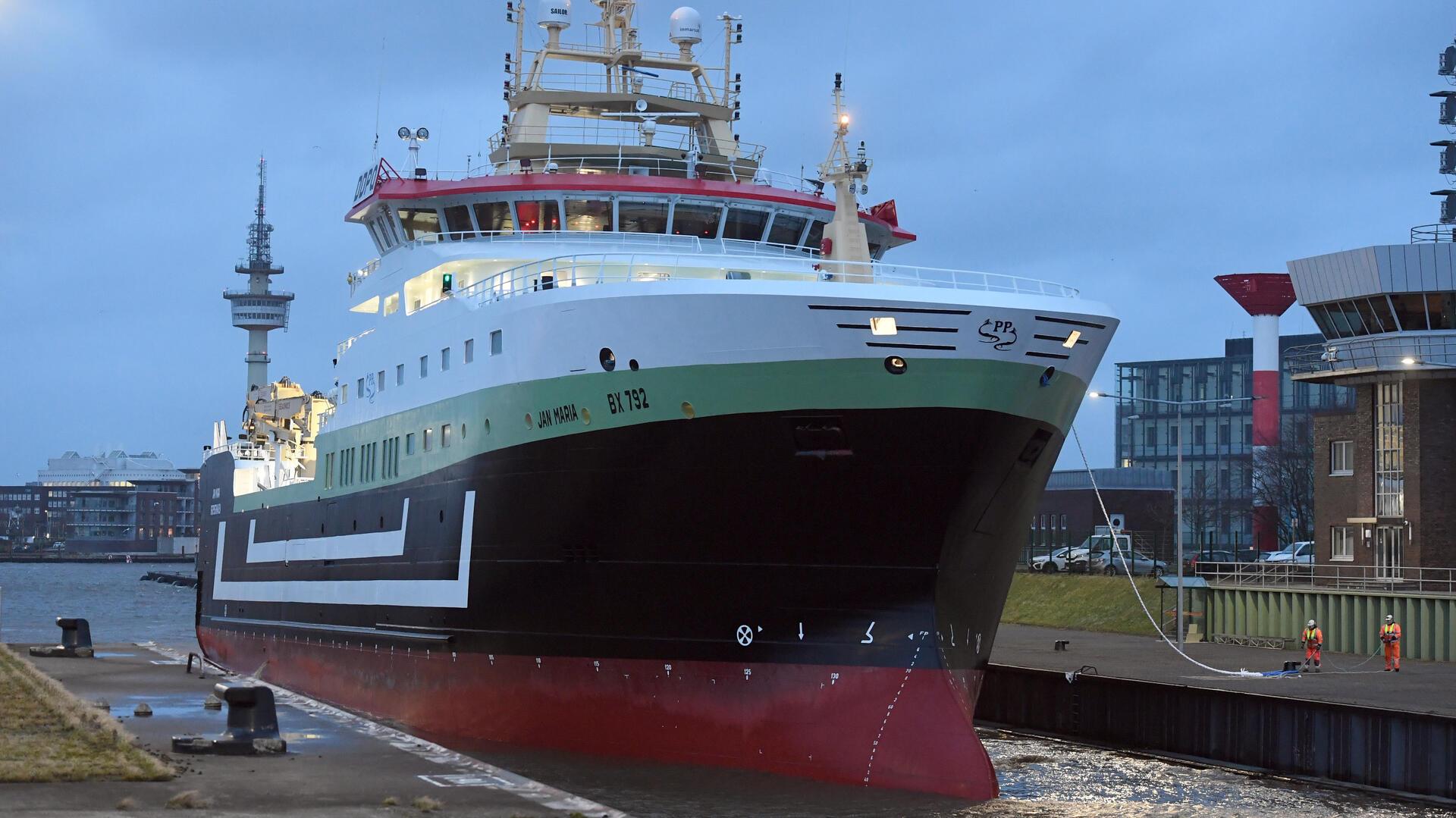 Wird am Freitag in seinem Heimathafen Bremerhaven getauft: Der Fischtrawler „Jan Maria“