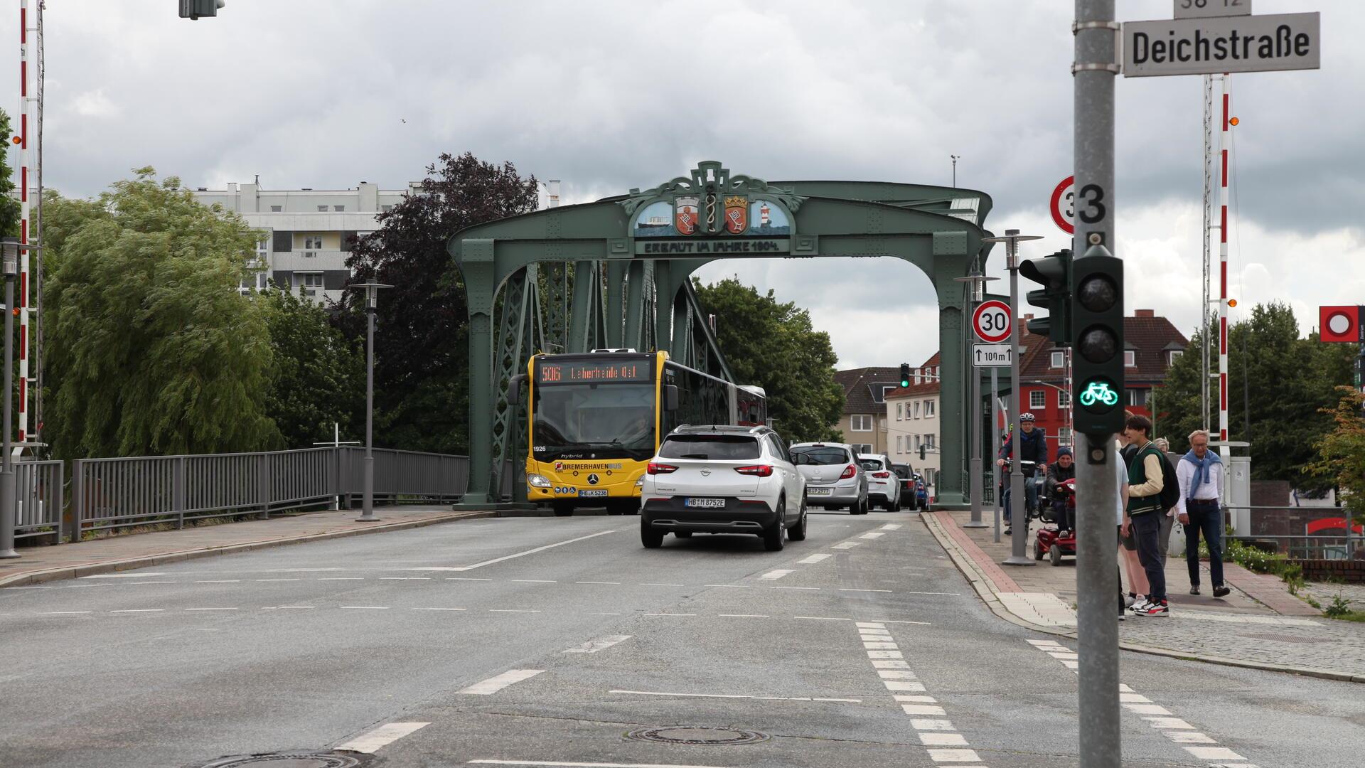 Wird für Autos und Busse gesperrt: Die Kreuzung an der Alten Geestebrücke.