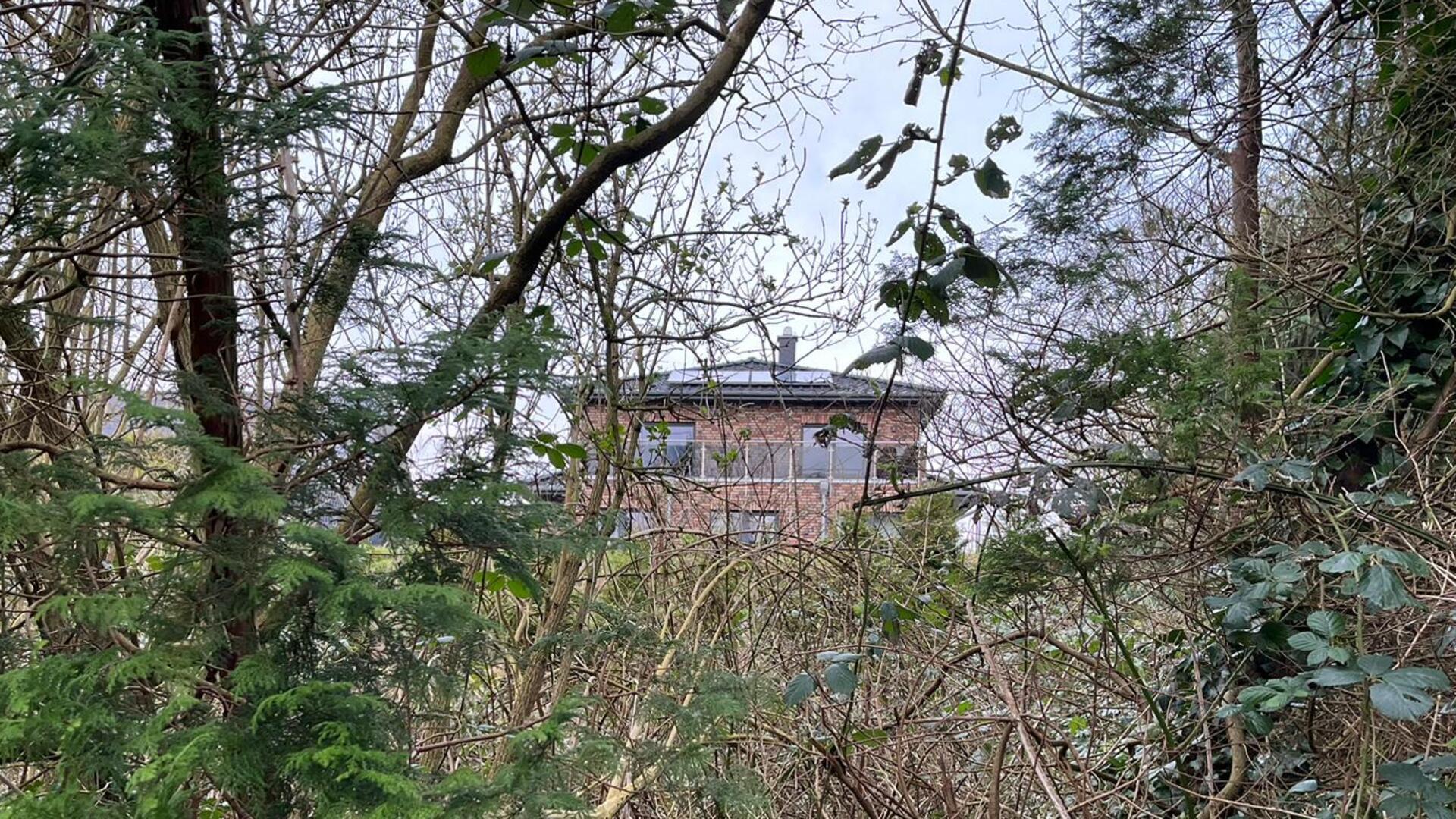 Haus in der Tarnowitzer Straße vom Wald im Schierholzgebiet aus 