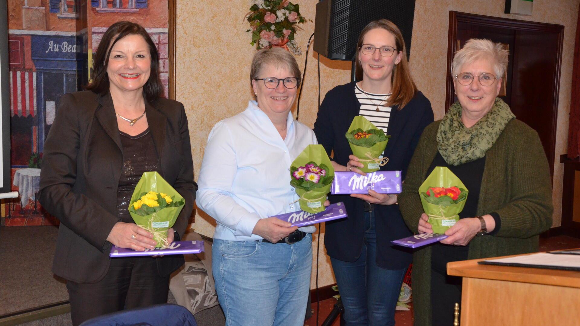 Wurden einstimmig wiedergewählt: Kassenführerin Corinna Holst (von links), Vorsitzende Andrea Burfeind, die zweite Schriftführerin Annika Köster und die zweite Vorsitzende Saakje van der Kooi.