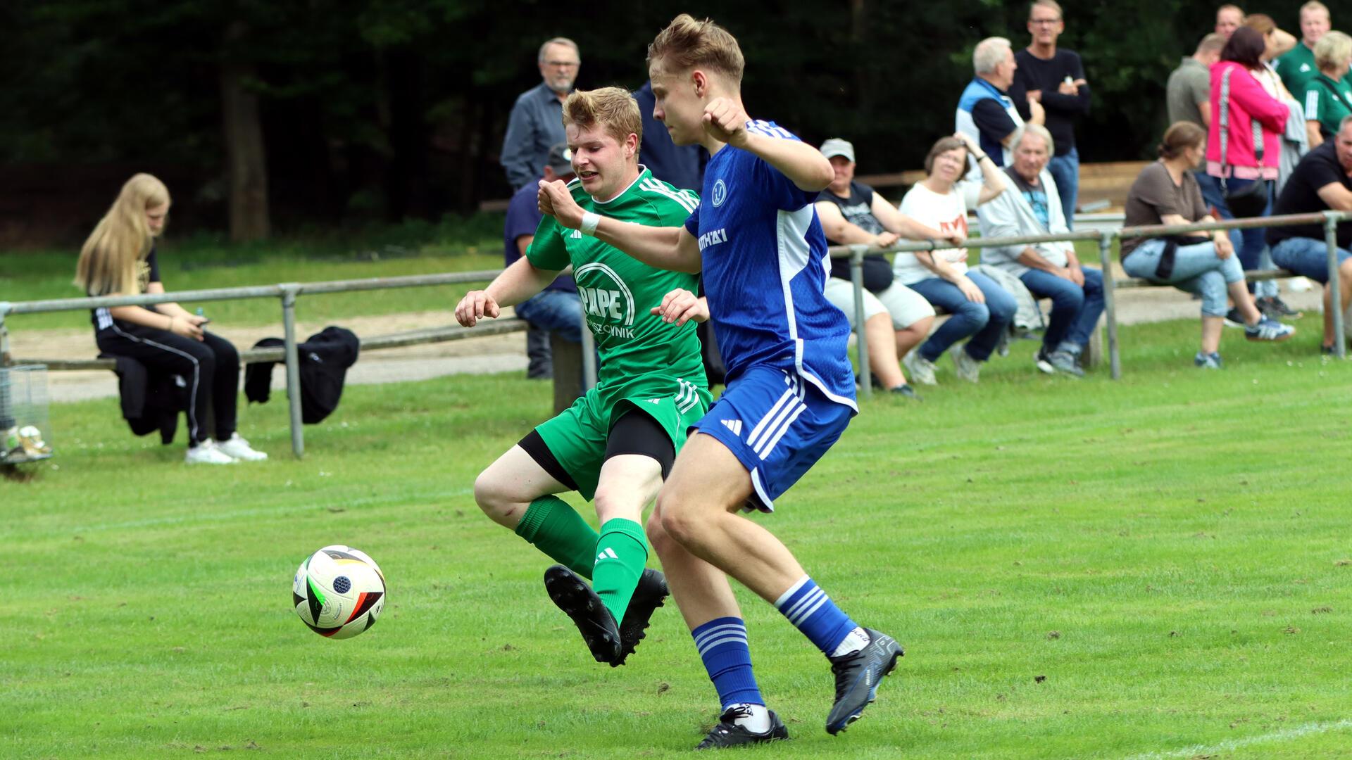 Youngster Torge Holsten (li). nutzte seine Chance nach den Ausfällen einiger Leistungsträger und kämpfte sich ins Team.