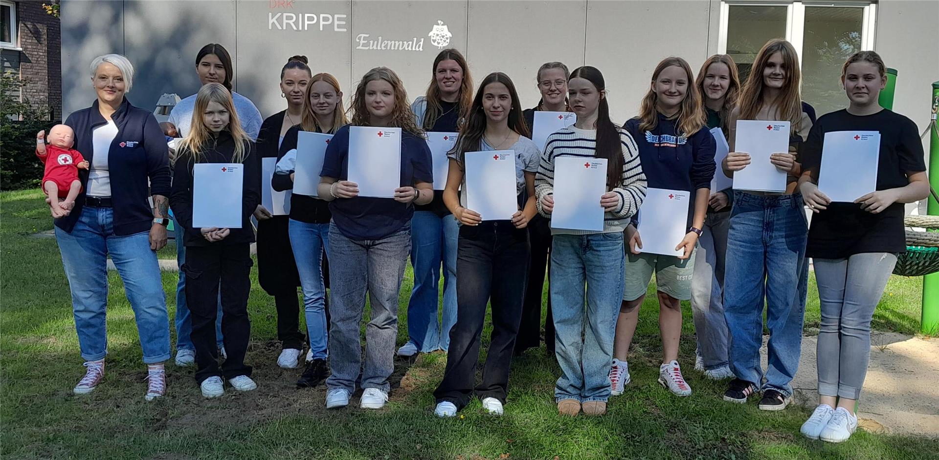 Gruppenfoto junge Menschen Zertifitikat