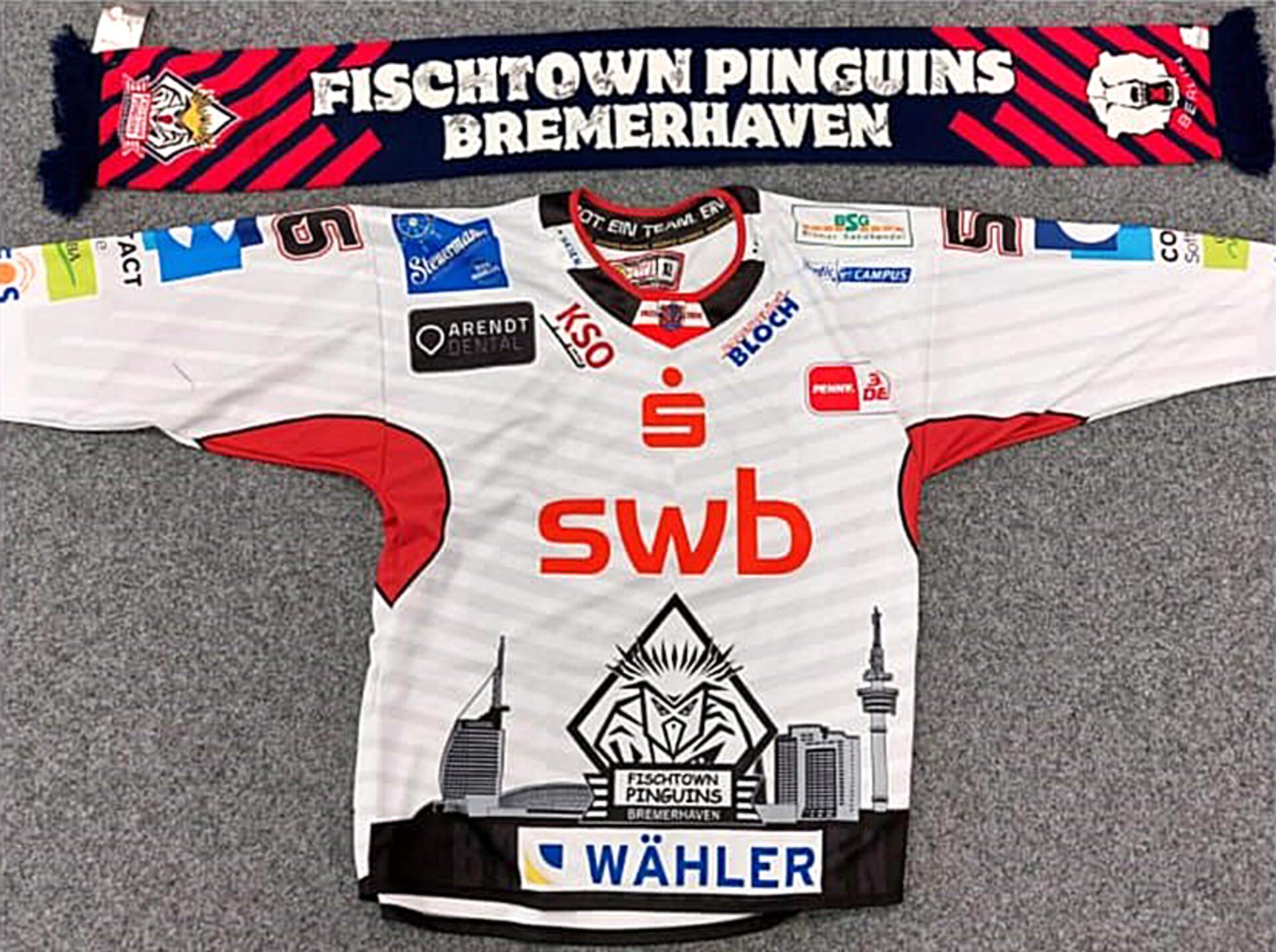 Zum Fanpaket gehören neben zwei Eintrittskarten für das Pinguins-Spiel am 26. April auch ein Trikot und ein Fanschal mit den Unterschriften aller Spieler (auf der Rückseite).