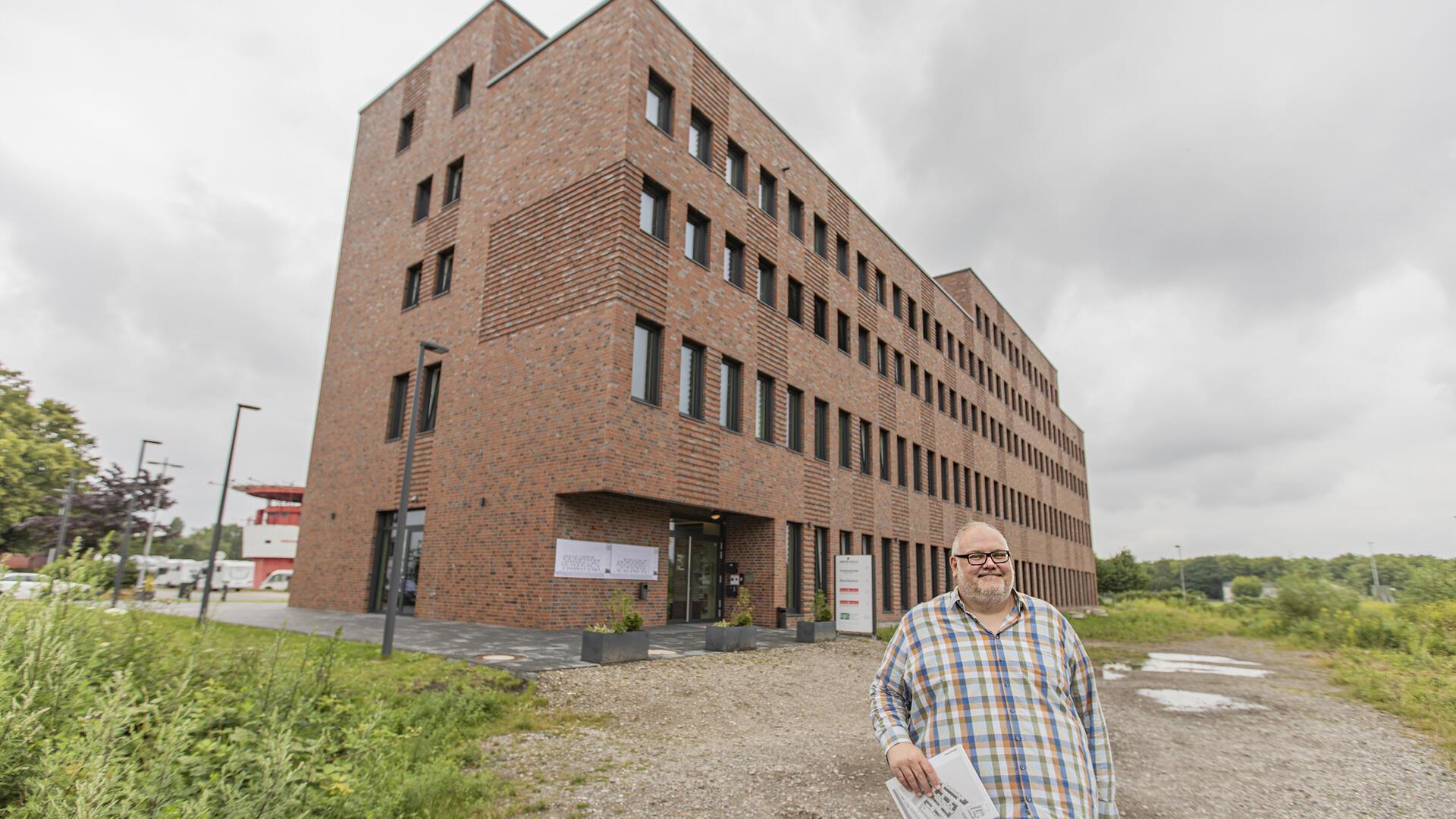 Zum Tag der Architektur führt Architekt Thorsten Böhlken durch die Havenstudios, dem ersten Bauabschnitt des künftigen Roter-Sand-Quartier. 