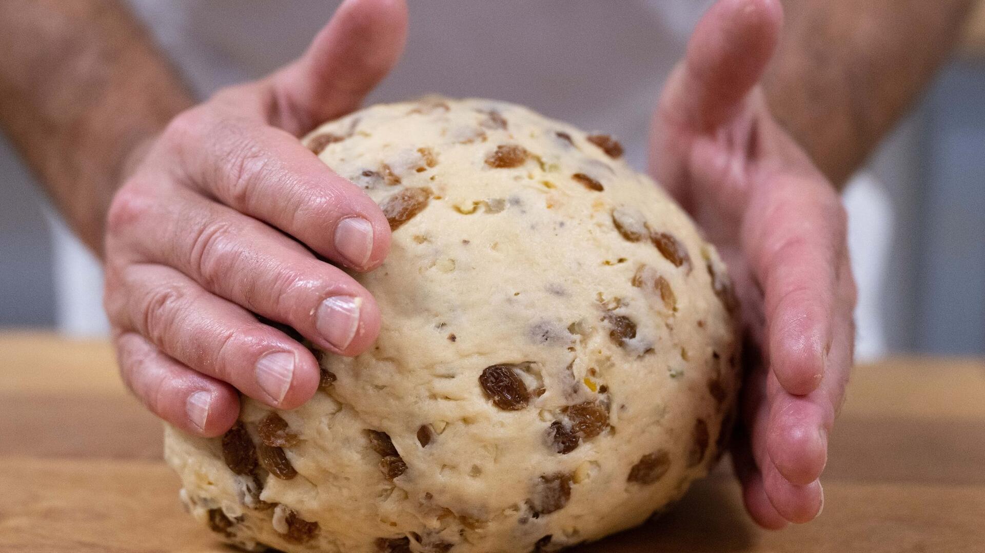 Zum typischen Weihnachtsgebäck Christstollen gibt es Alternativen ohne Haushaltszucker.