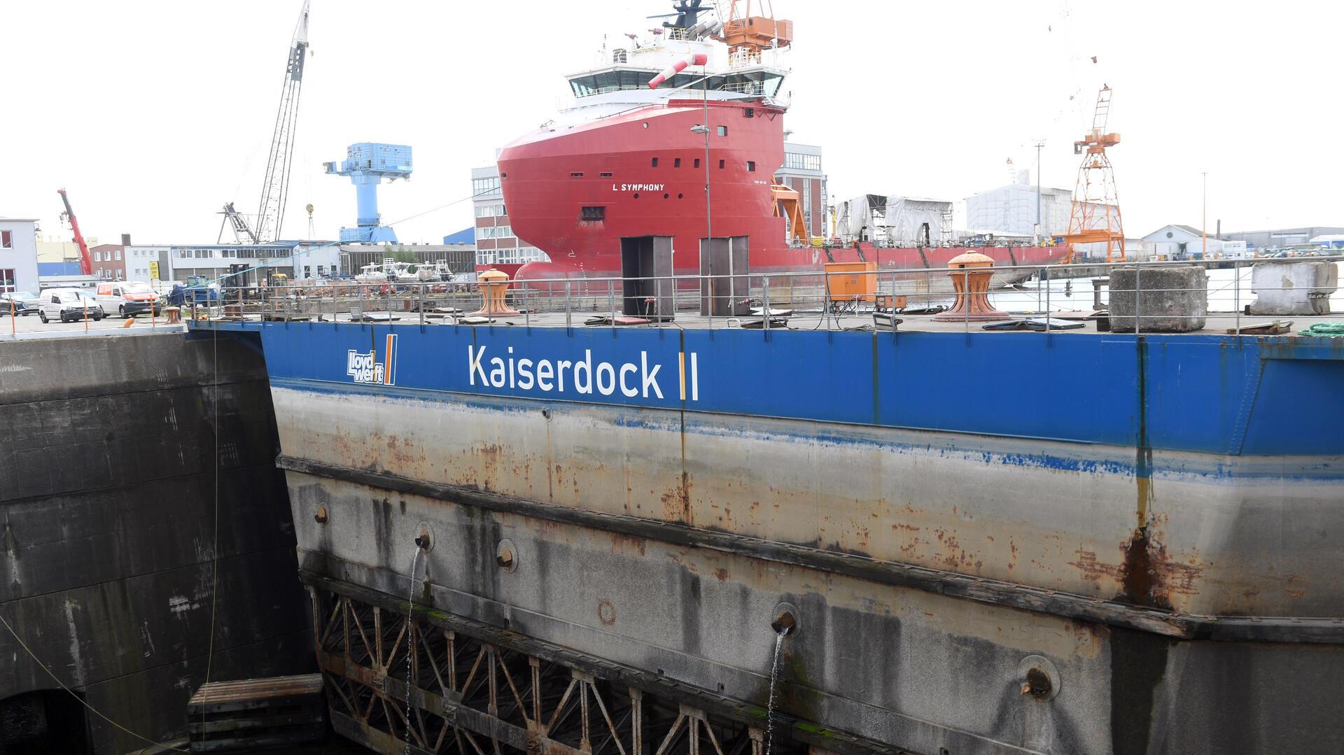 Zwischen dem Schwimmdock 3 und Kaiserdock 2 der Lloyd Werft sollen die Konverterstationen fertiggestellt werden.