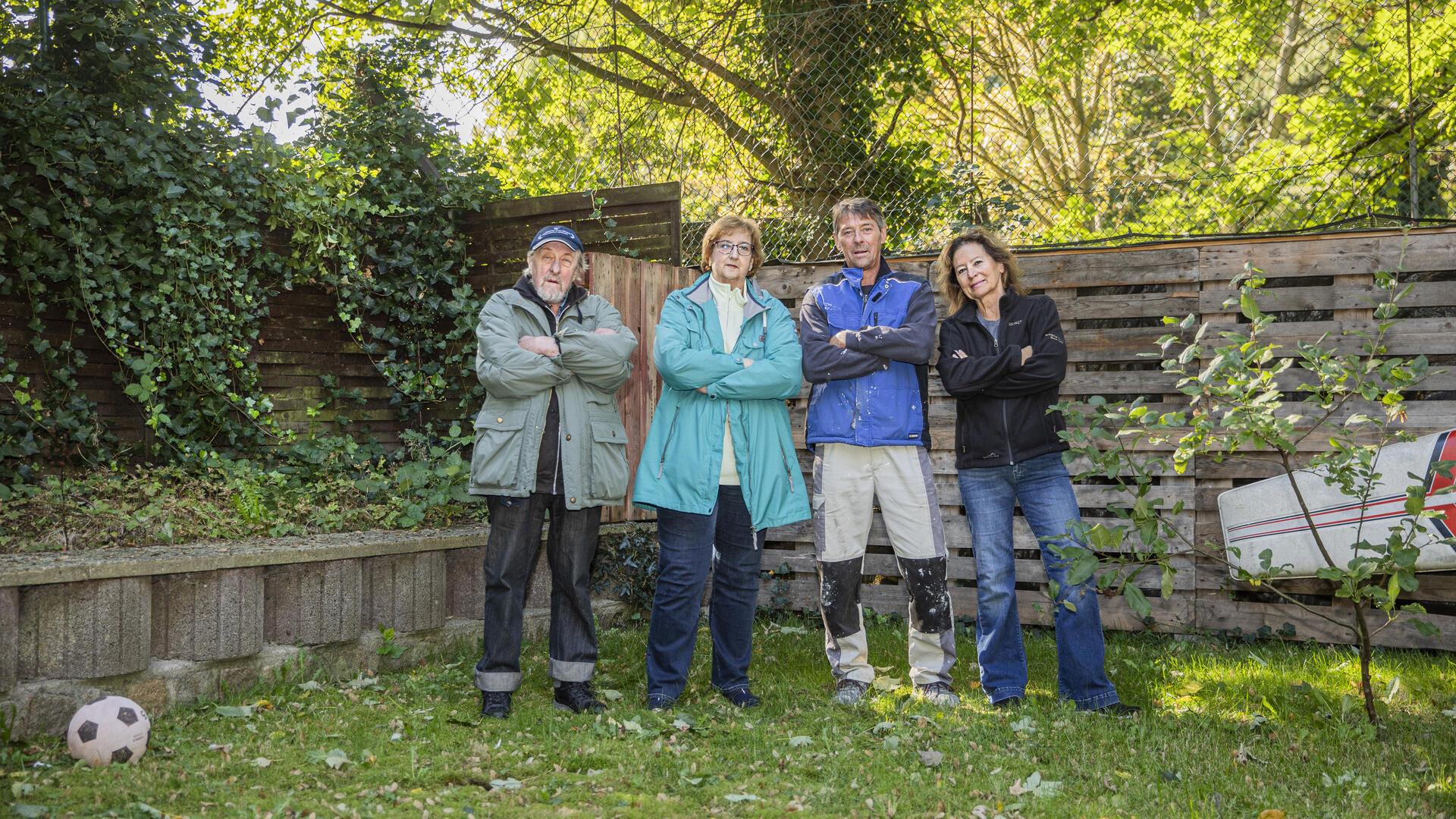 (v.l.n.r.) Friedl Wenzel, Brigitte Weinhold, Jens Schülmann und Heike Ruppert wollen nicht zulassen das man Ihnen die grüne Oase mitten in der Stadt wegnimmt.